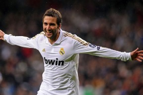 开云下载-世界杯焦点战与篮球传奇，体育精神的南北交响