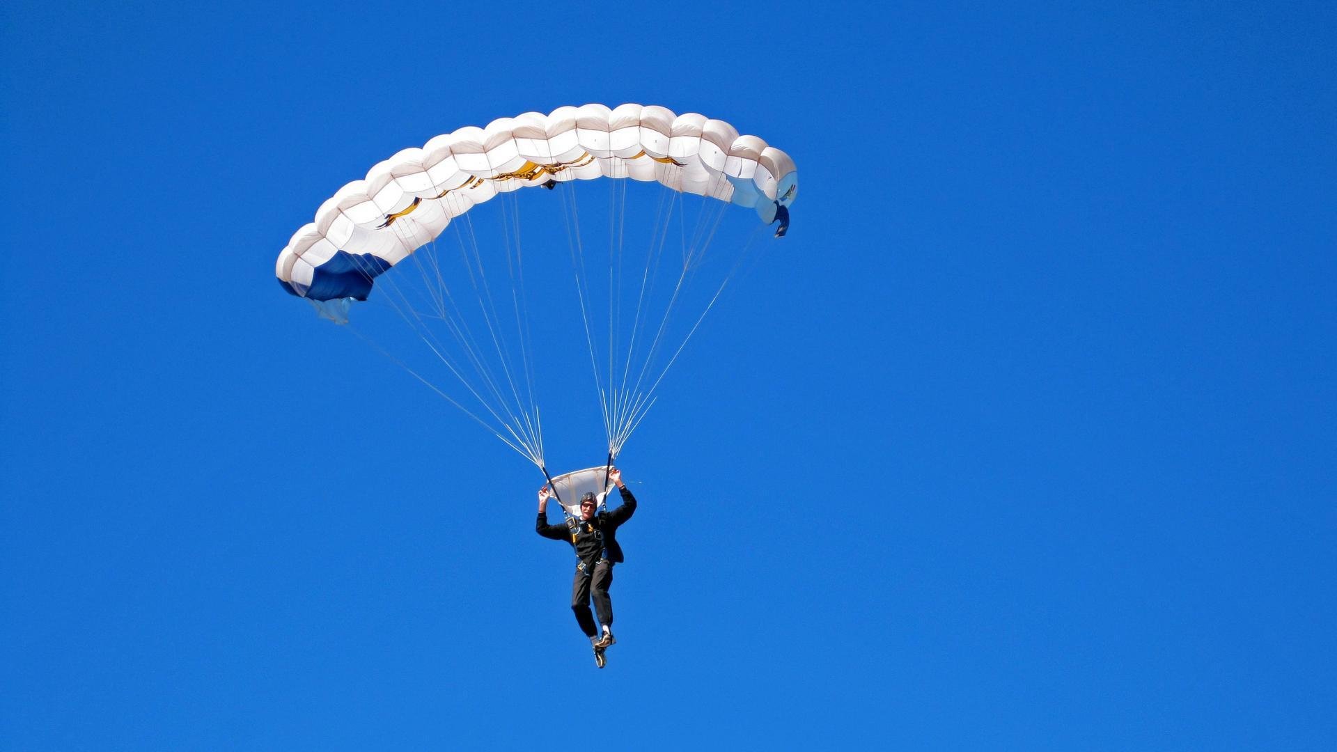 深圳队制霸尼克斯，班凯罗在F1街道赛接管比赛，当跨界成为新常态